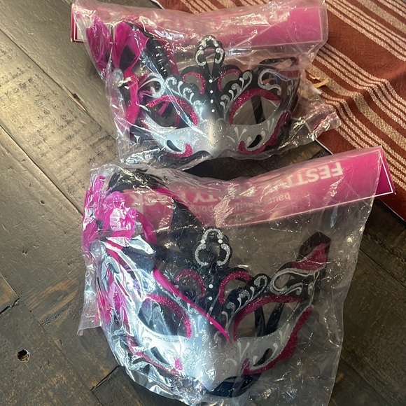 Set of 2 Carnaval Masks 🎭 - Picture 4 of 4